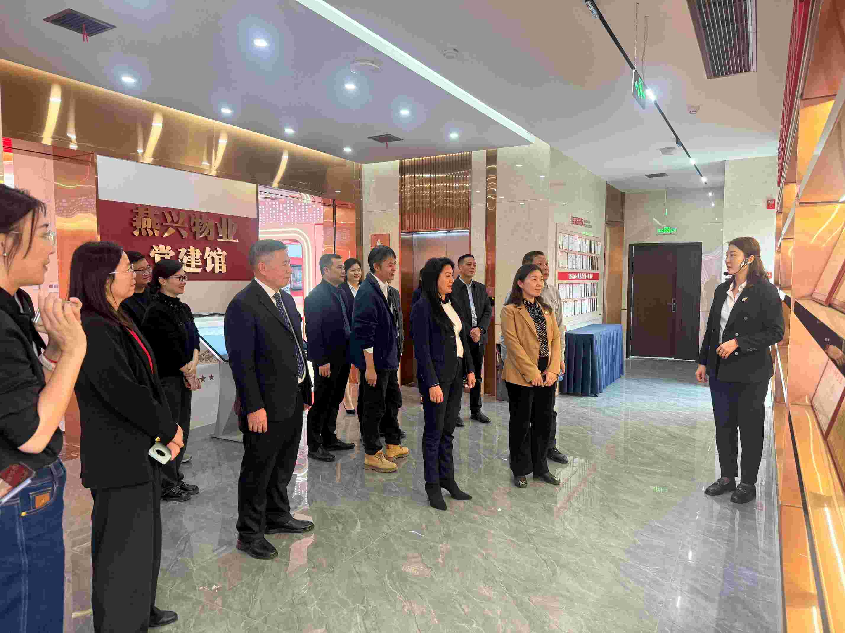 江西省統(tǒng)計(jì)局副局長萬玲一行蒞臨燕興集團(tuán)指導(dǎo)調(diào)研